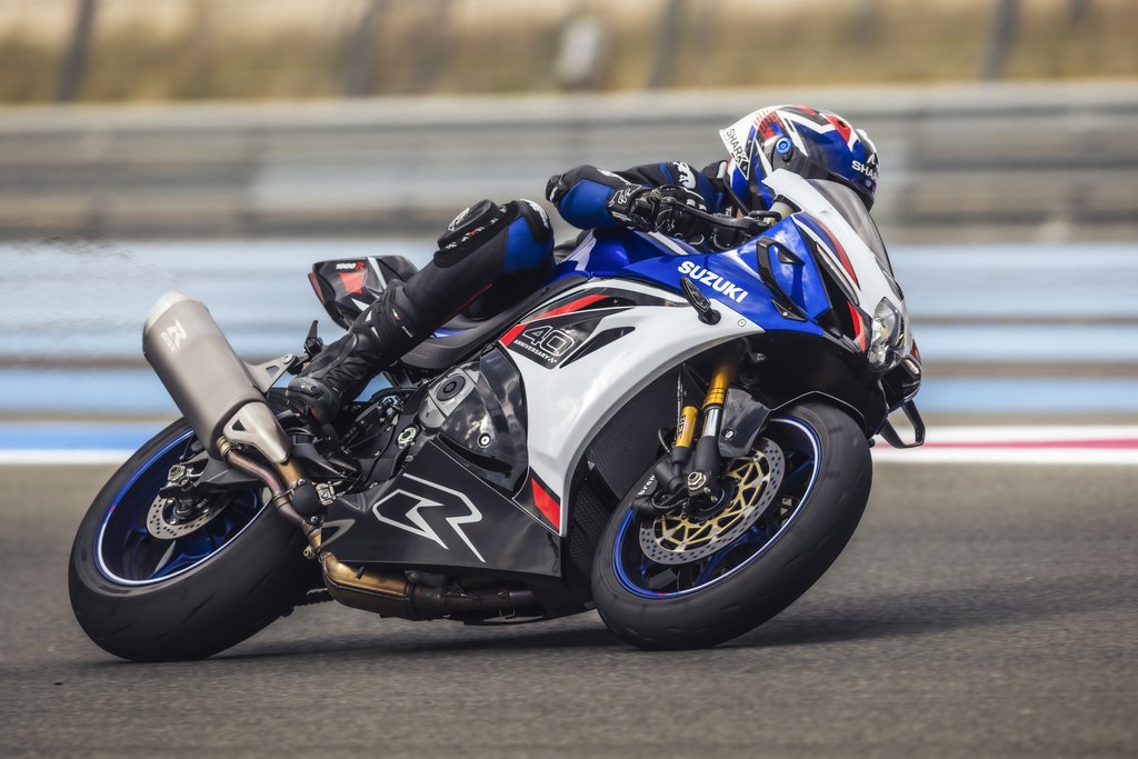 gsx-r 1000r blue 2025 trackday